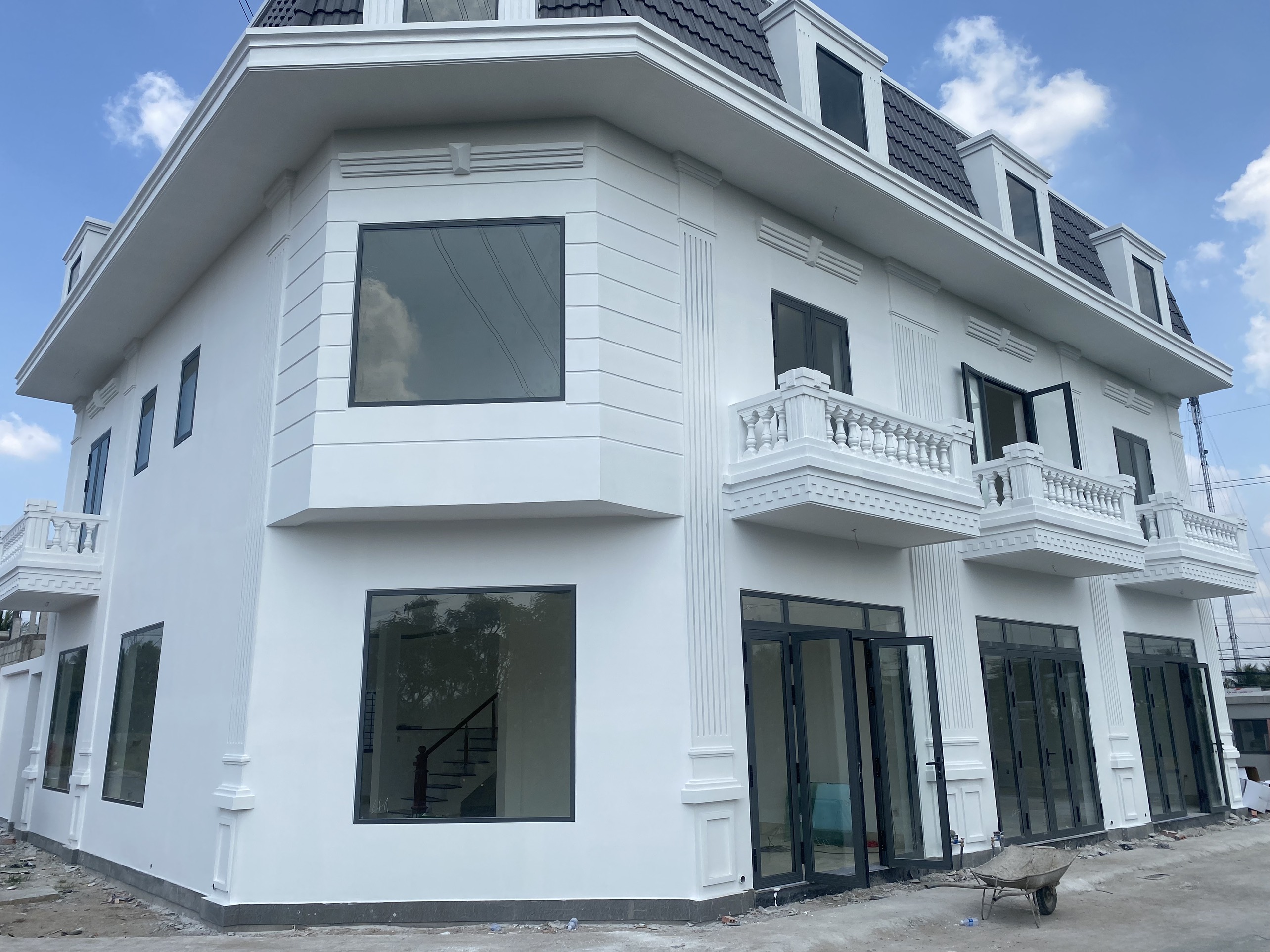 Khu nhà phố thiết kế Châu Âu.Nhận nhà vào ở ngay