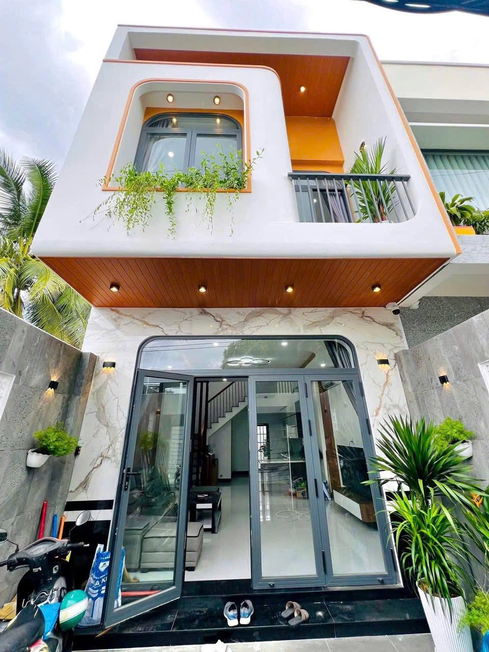 NHÀ ĐẸP CUỐI ĐƯỜNG HUỲNH VĂN NGHỆ – NGAY ỦY BAN – CHỢ