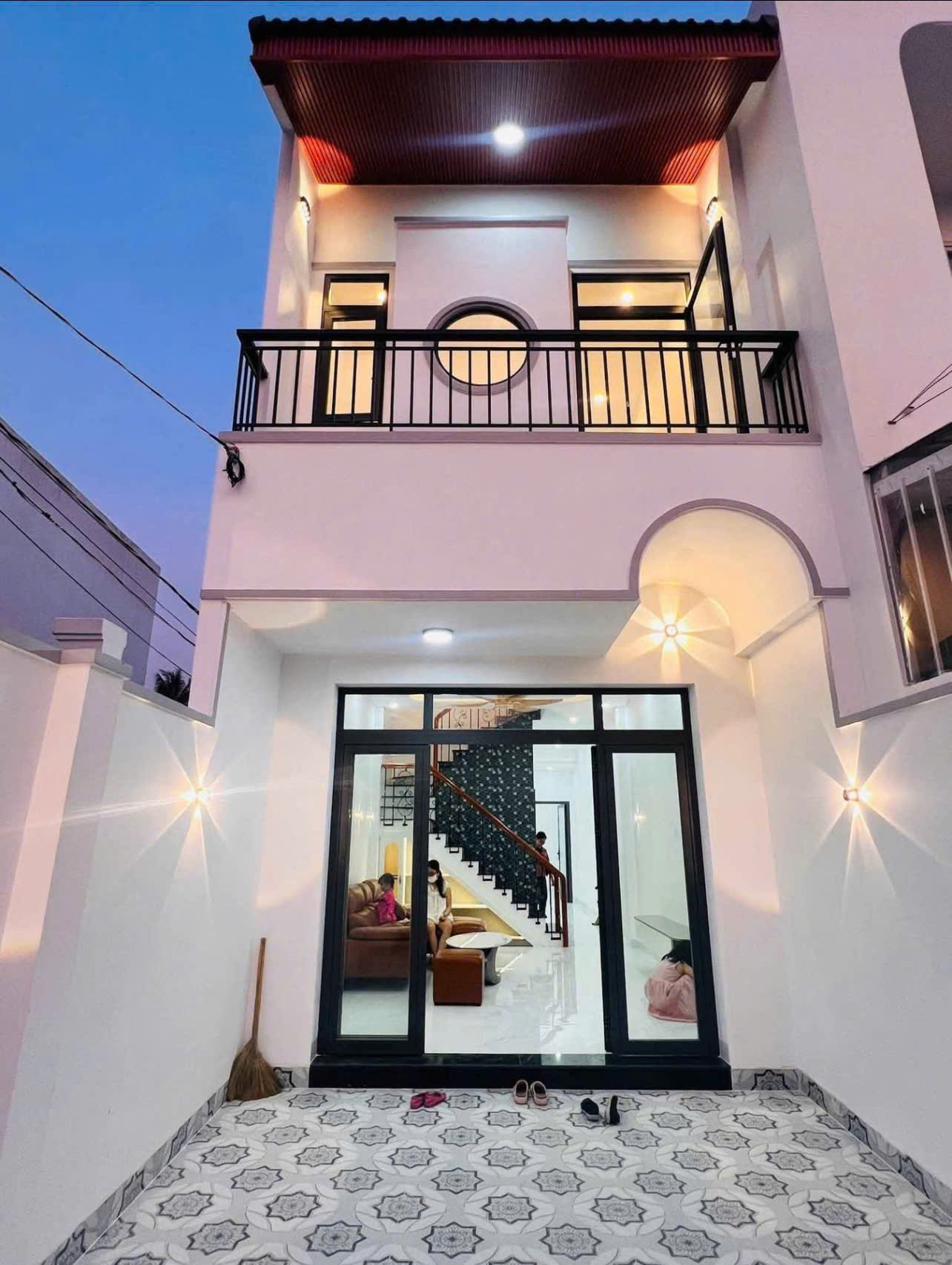 NHÀ ĐẸP CUỐI ĐƯỜNG HUỲNH VĂN NGHỆ – NGAY ỦY BAN – CHỢ