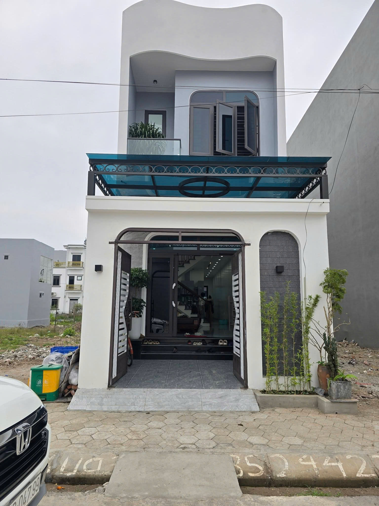 NHÀ LẦU XÂY TÂM HUYẾT MỚI Ở 1 NĂM - CẦN BÁN ĐỂ ĐI ĐỊNH CƯ NƯỚC NGOÀI