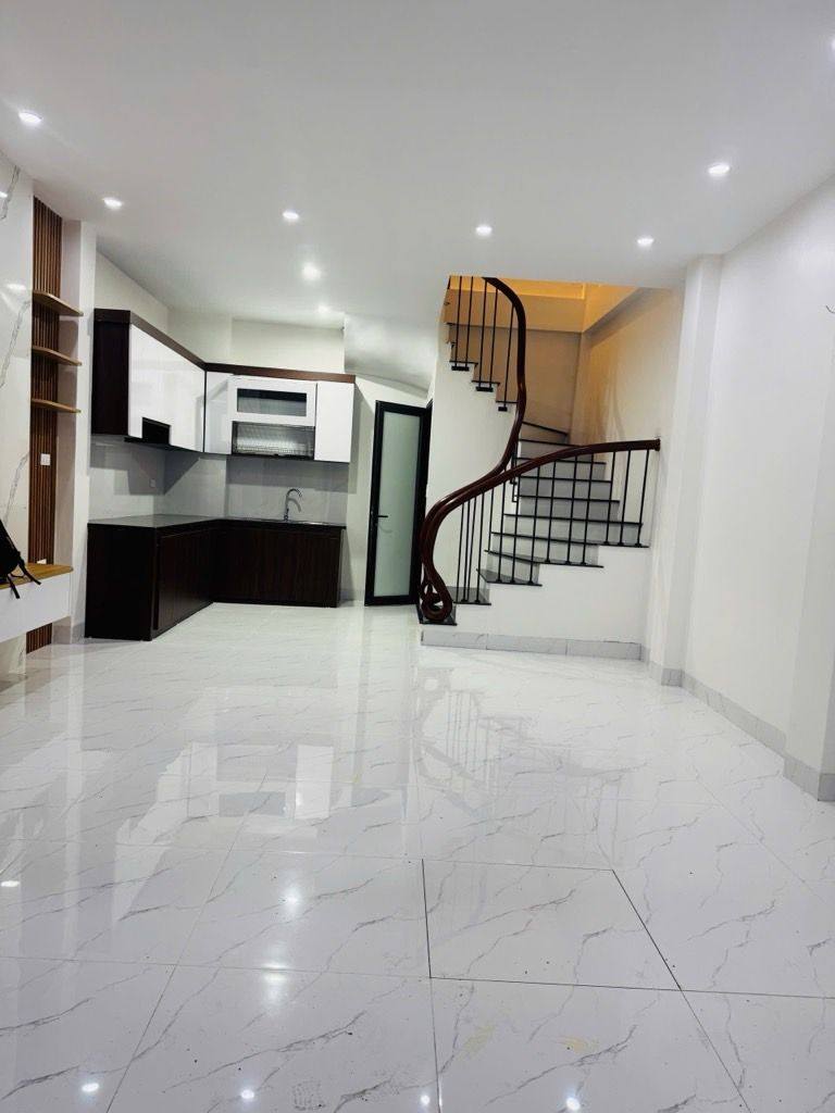 Chỉ 7,1 tỷ Có Nhà Thượng Thanh, Long Biên 33m2, 5T Ngõ Vào Thuận Tiện, Ô Tô Đỗ Gần